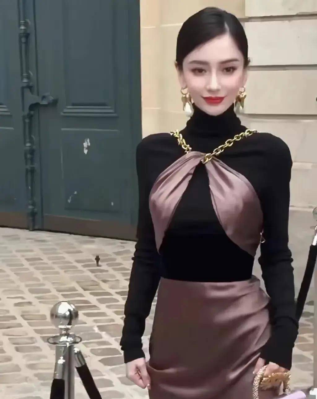 巴黎时装周金链真丝长裙展现惊人魅力ag旗舰手机版Angelababy(图3)